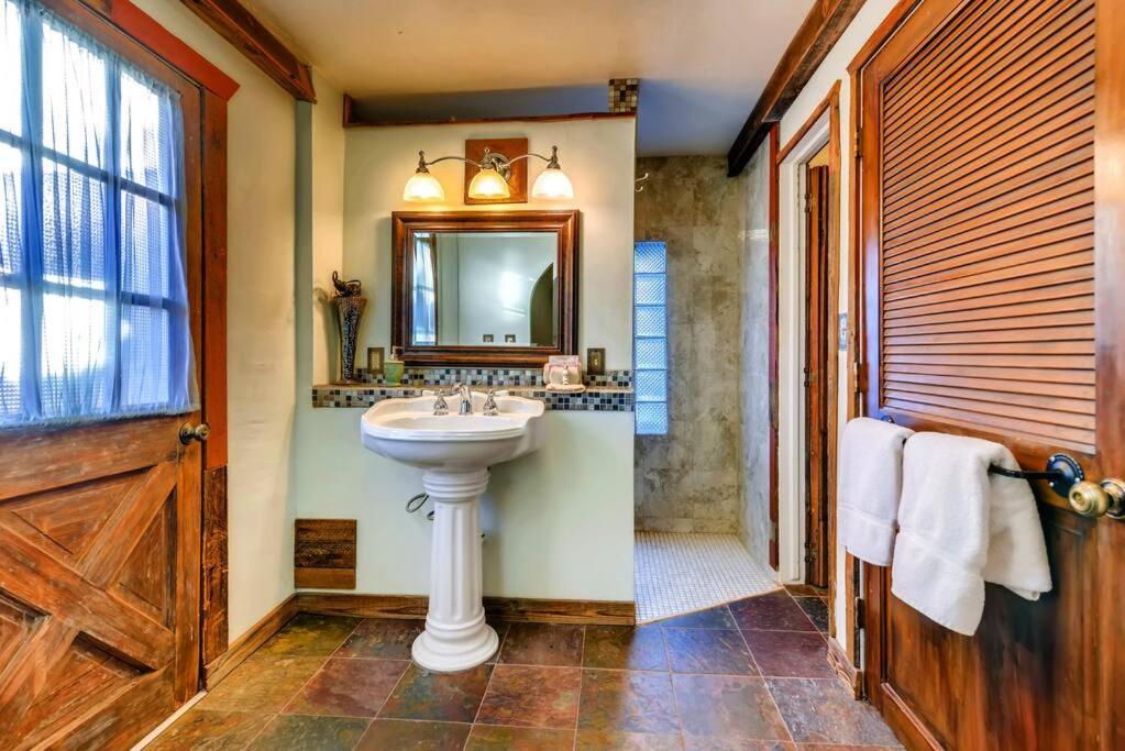 Cliff House Lodge And Hot Tub Cottages Morrison Extérieur photo