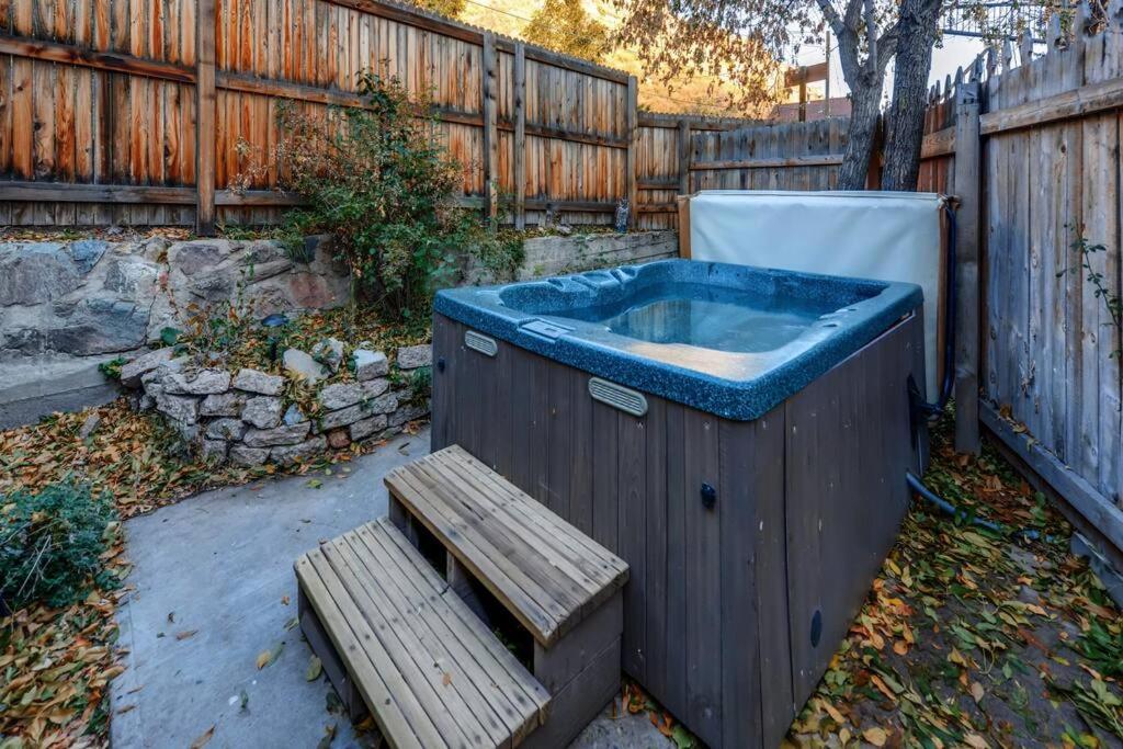 Cliff House Lodge And Hot Tub Cottages Morrison Extérieur photo