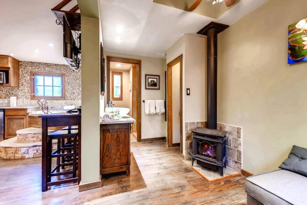 Cliff House Lodge And Hot Tub Cottages Morrison Extérieur photo